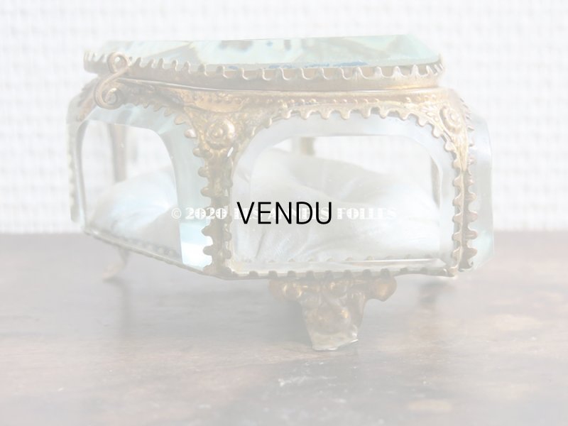 画像9: 19世紀 アンティーク 大きなジュエリーボックス 6角形　パウダーブルーのクッション