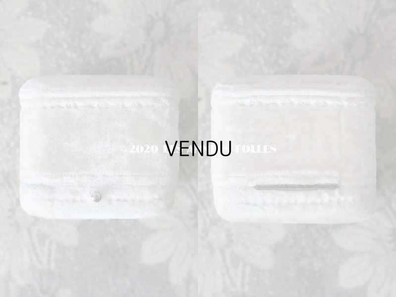 画像4: アンティーク  型押しの装飾入り リングボックス  オフホワイトのベルベット ジュエリーボックス