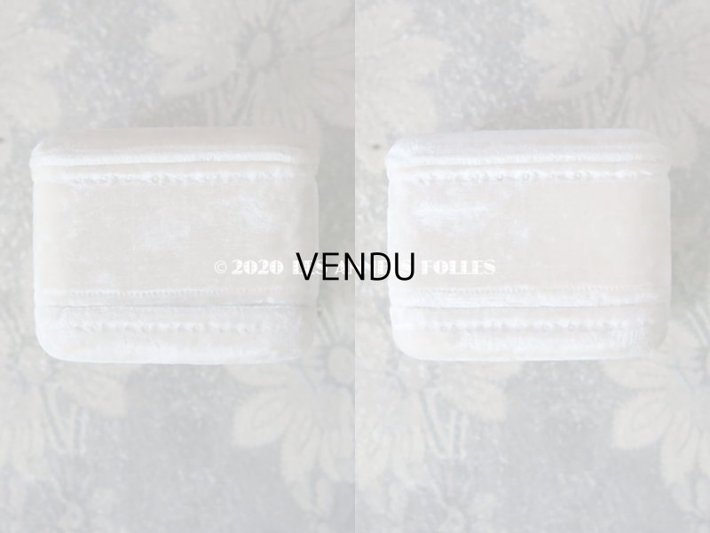 画像5: アンティーク  型押しの装飾入り リングボックス  オフホワイトのベルベット ジュエリーボックス