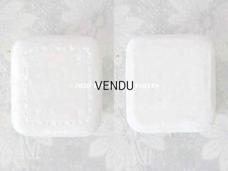 画像3: アンティーク  型押しの装飾入り リングボックス  オフホワイトのベルベット ジュエリーボックス