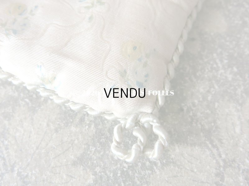 画像7: 19世紀末 アンティーク  シルク製 クッション ブルーの薔薇＆リボンのガーランド