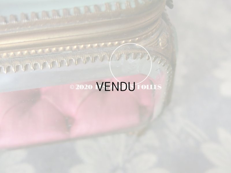 画像9: 19世紀 アンティーク 大きなジュエリーボックス　ロカイユ装飾の脚 スモーキーレッドのシルクサテンのクッション