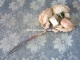 画像12: 未使用 ラベル付き アンティーク 薔薇の布花 淡いピンク カップ咲き コサージュ