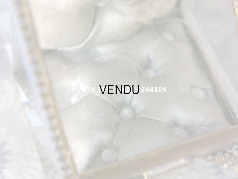 画像15: アンティーク 懐中時計 & ジュエリーボックス パウダーブルーのシルク製クッション