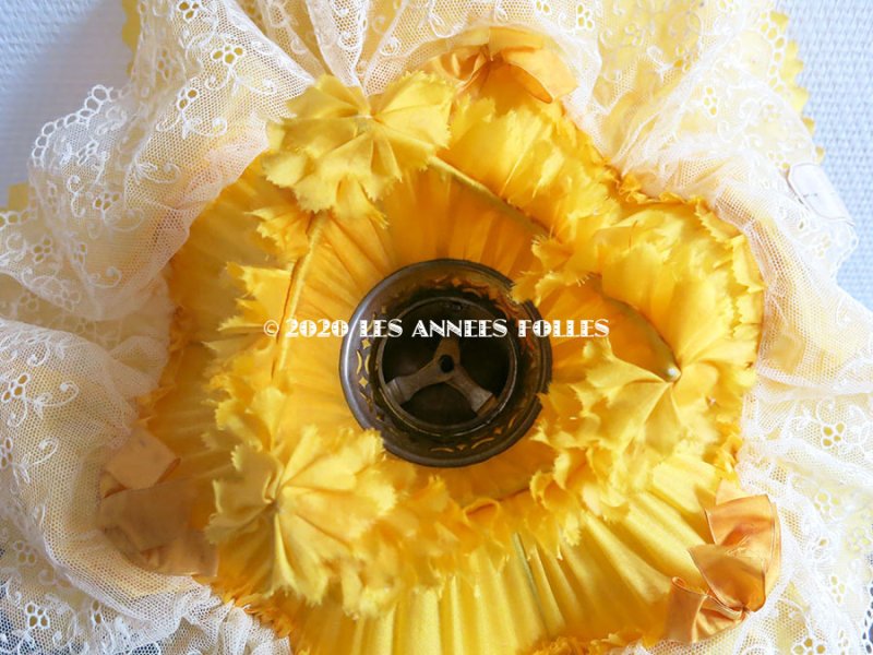 画像11: *蚤の市* 未使用 ラベル付 1900年頃 アンティーク ランプシェード フリル&レース シルク製 山吹色 ブドワール - AU BON MARCHE -