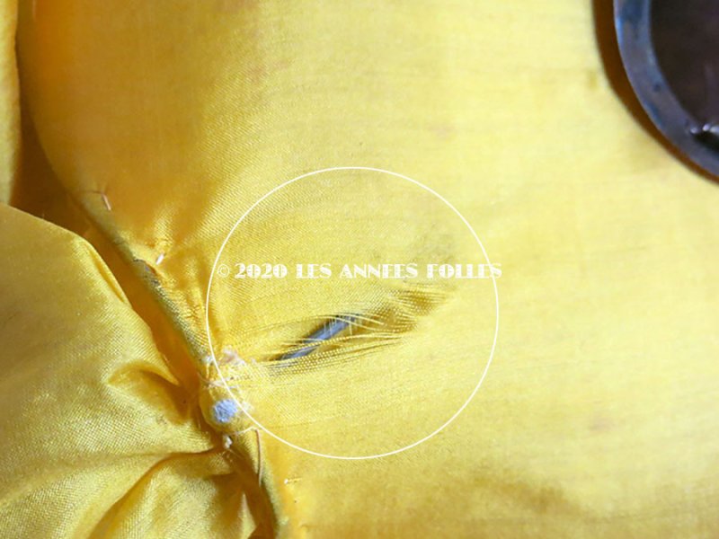 画像4: *蚤の市* 未使用 ラベル付 1900年頃 アンティーク ランプシェード フリル&レース シルク製 山吹色 ブドワール - AU BON MARCHE -