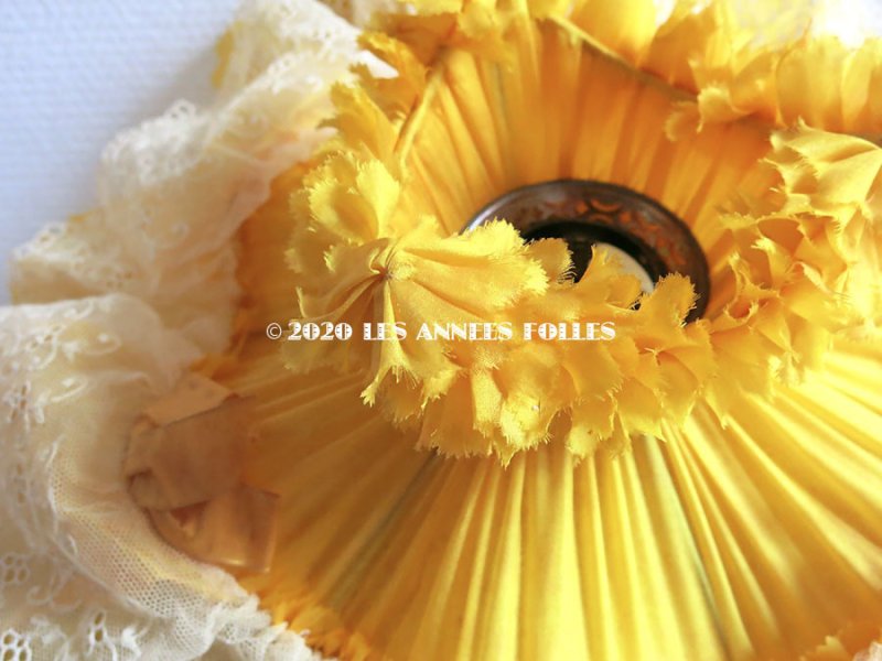 画像12: *蚤の市* 未使用 ラベル付 1900年頃 アンティーク ランプシェード フリル&レース シルク製 山吹色 ブドワール - AU BON MARCHE -