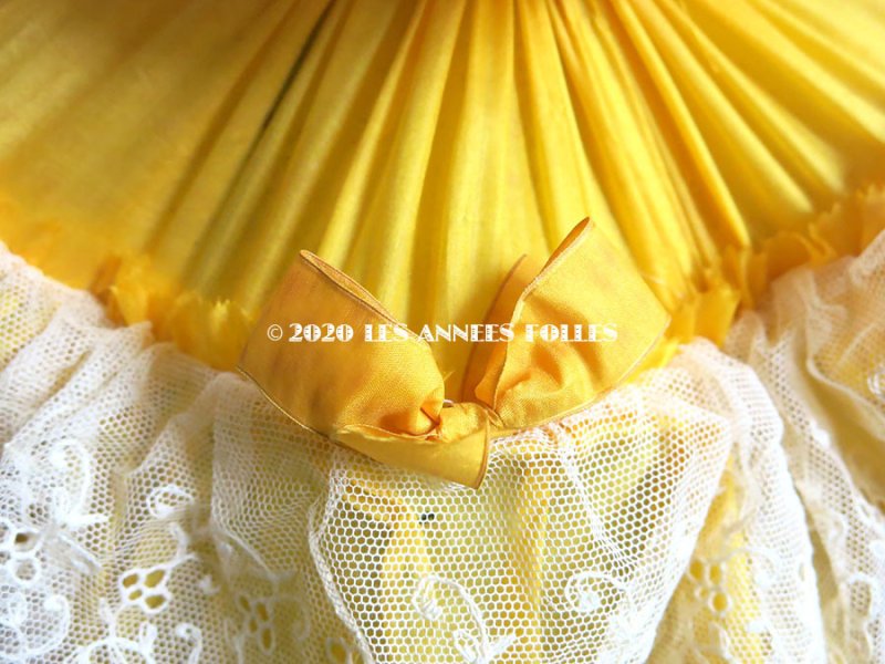 画像9: *蚤の市* 未使用 ラベル付 1900年頃 アンティーク ランプシェード フリル&レース シルク製 山吹色 ブドワール - AU BON MARCHE -