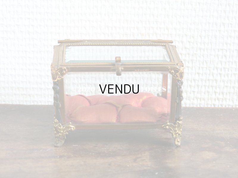 画像3: 19世紀末 アンティーク ジュエリーボックス ロカイユ装飾のフレーム  スモーキーオレンジのシルク製クッション