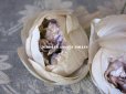 画像7: 未使用 ラベル付き アンティーク シルク製 薔薇の布花 クォーターロゼット咲き コサージュ 淡いパープル