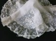 画像1: 19世紀 アンティーク  結婚式のハンカチ 【MQ】 菫のホワイトワーク & 手編みのヴァランシエンヌレース  (1)