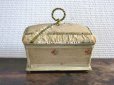画像4: 【クリスマスセール2020対象外】 19世紀 アンティーク ナポレオン3世時代 お菓子箱  ピンクの薔薇模様のファブリック　ハンドル付き チョコレートボックス 木箱 