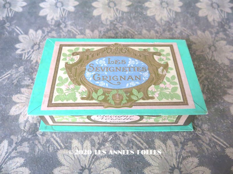 画像1: アンティーク 『マルキーズ・ ドゥ・セヴィニエ』のお菓子箱 LES SEVIGNETTES GRIGNAN - MARQUISE DE SEVIGNE PARIS -