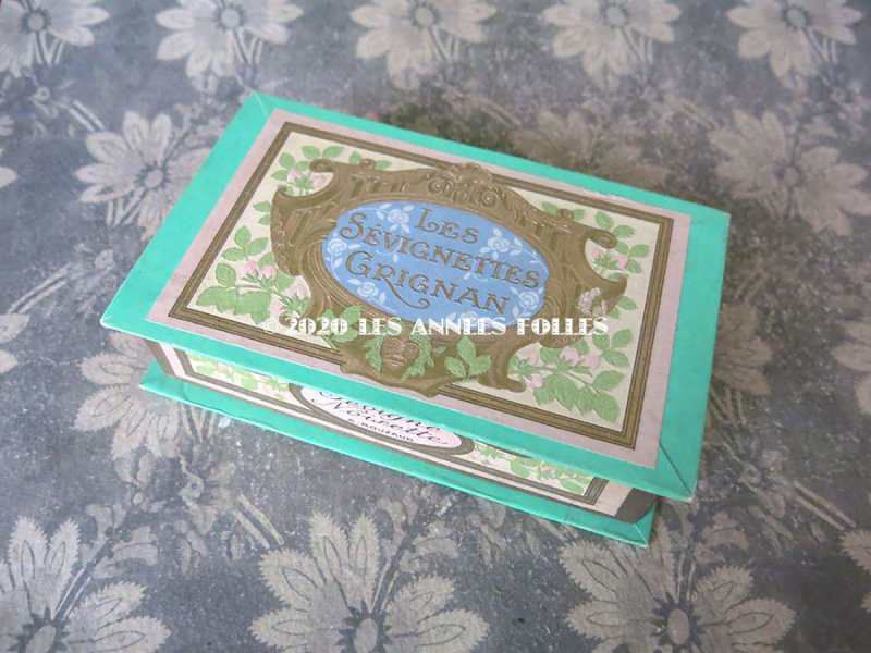 画像2: アンティーク 『マルキーズ・ ドゥ・セヴィニエ』のお菓子箱 LES SEVIGNETTES GRIGNAN - MARQUISE DE SEVIGNE PARIS -