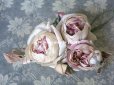 画像2: 未使用 アンティーク シルク製 薔薇の大きな布花 クォーターロゼット咲き コサージュ 淡いパープル (2)