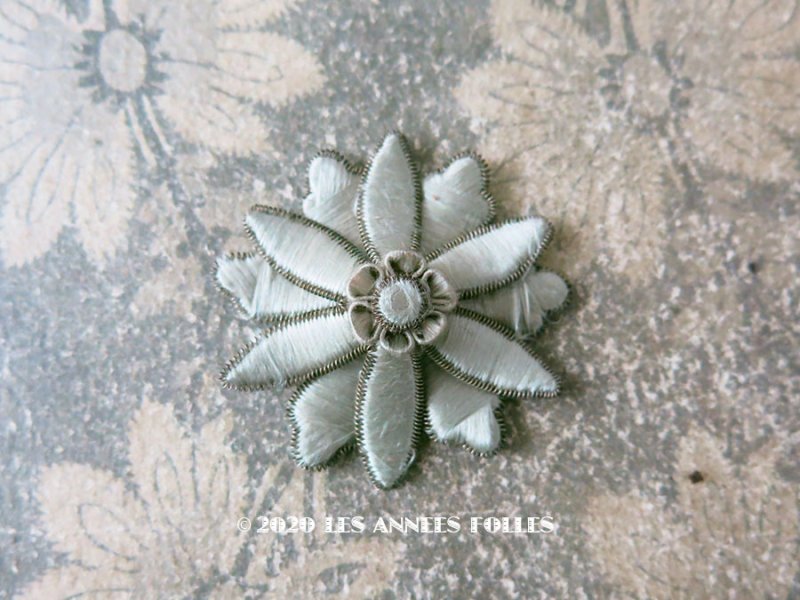 画像1: 19世紀 アンティーク パスマントリー 花のモチーフ シルク製 淡いブルーグリーン