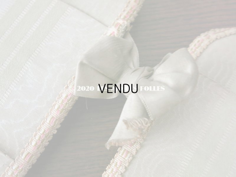 画像9: 1900年代 アンティーク 大きなリボンが結ばれた カルトナージュ  カードホルダー  リボンと花のガーランド＆白鳩 