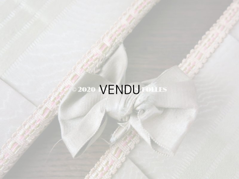 画像10: 1900年代 アンティーク 大きなリボンが結ばれた カルトナージュ  カードホルダー  リボンと花のガーランド＆白鳩 