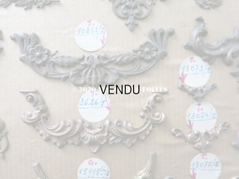 画像8: 1900年代 アンティーク  サンプラー メタルのオーナメント & 裁縫道具のハンドル