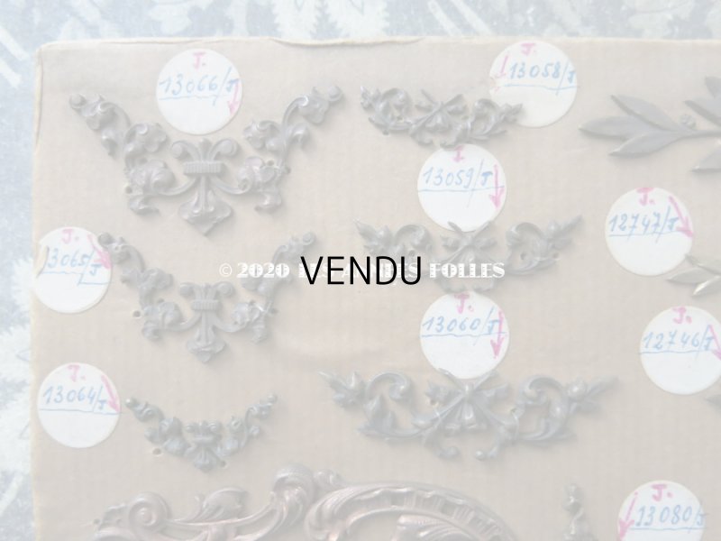 画像3: 1900年代 アンティーク  サンプラー メタルのオーナメント & 裁縫道具のハンドル