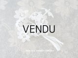 アンティーク 白いレースの布花
