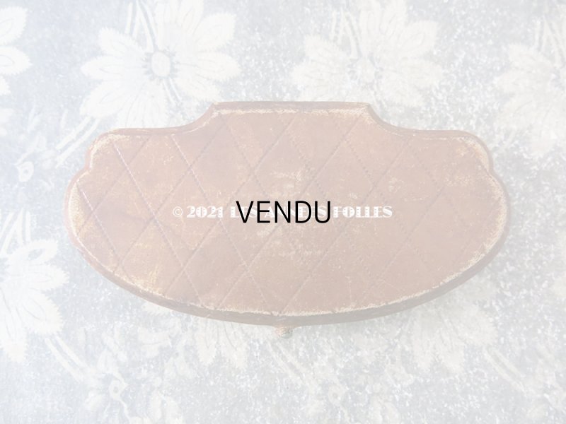 画像3: 19世紀末 アンティーク 本革製 ソーイングセットのケース 花のガーランド&花かご イニシャル入り