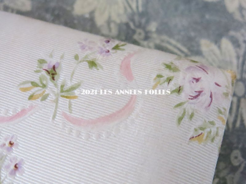 画像9: 1900年頃 アンティーク お菓子箱 シルク地 ピンクのリボン&薄紫と黄色の薔薇