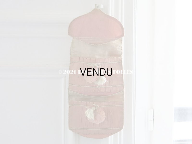 画像9: 19世紀末 アンティーク ポンポン付き シルク製 淡いピンク裁縫道具用ポシェット