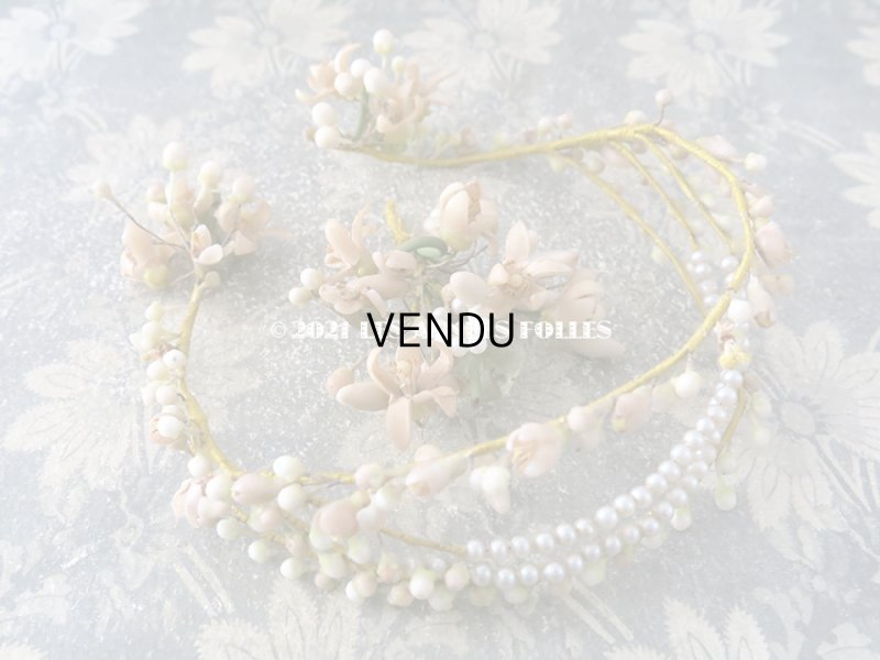 画像17: 19世紀末 アンティーク 大きなコフレ&ティアラ  グローブ・ド・マリエ 淡いピンクオレンジのクッション ワックスフラワーのティアラ