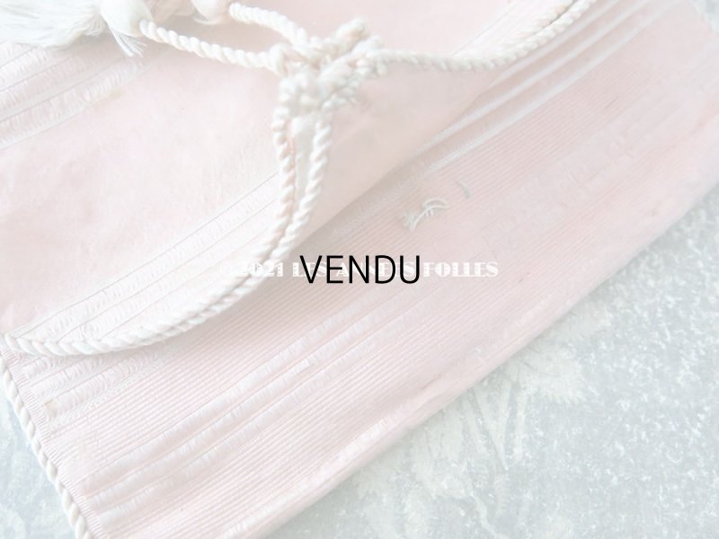 画像8: 19世紀末 アンティーク ポンポン付き シルク製 淡いピンク裁縫道具用ポシェット