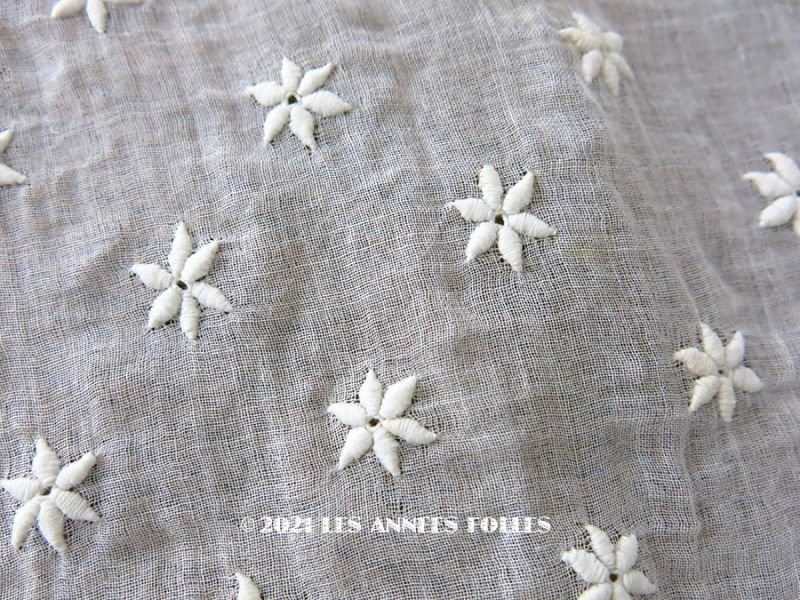 画像1: アンティーク  花の刺繍入り コットン生地 44×45cm