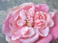 画像4: アンティーク ピンクの薔薇の布花 コサージュ クオーター・ロゼット咲き (4)
