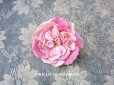 画像1: アンティーク ピンクの薔薇の布花 コサージュ クオーター・ロゼット咲き (1)