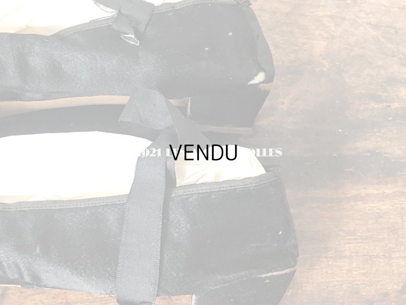 画像8: 19世紀末 アンティーク 黒のシルクサテンのシューズ ポンポン付き - GRANDS MAGASINS DU LOUVRE -