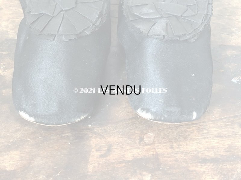 画像4: 19世紀末 アンティーク 黒のシルクサテンのシューズ ポンポン付き - GRANDS MAGASINS DU LOUVRE -