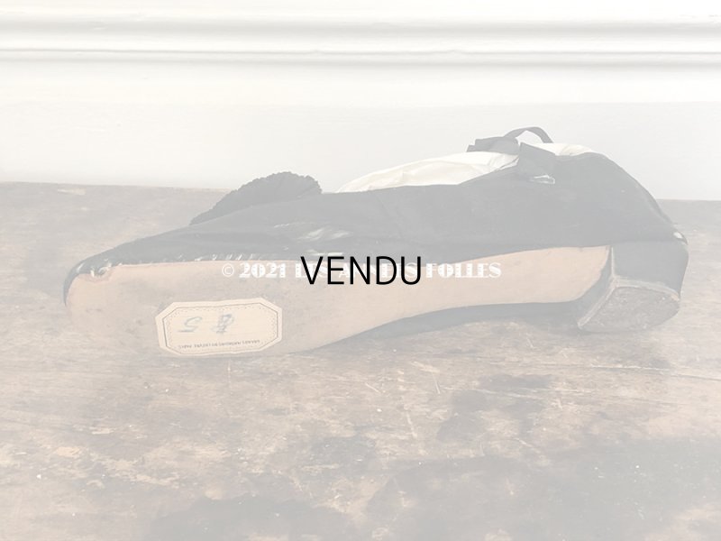 画像12: 19世紀末 アンティーク 黒のシルクサテンのシューズ ポンポン付き - GRANDS MAGASINS DU LOUVRE -