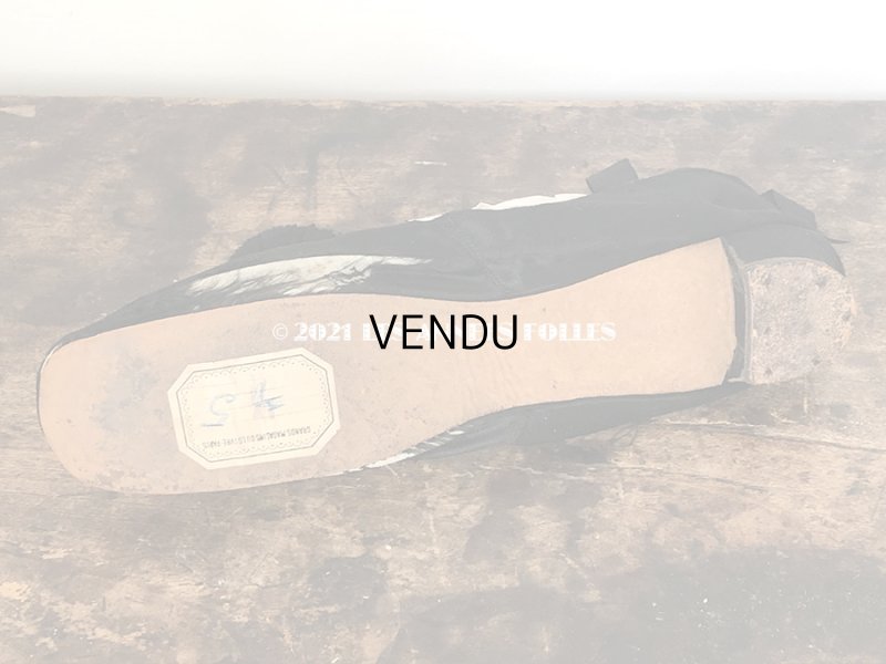 画像11: 19世紀末 アンティーク 黒のシルクサテンのシューズ ポンポン付き - GRANDS MAGASINS DU LOUVRE -