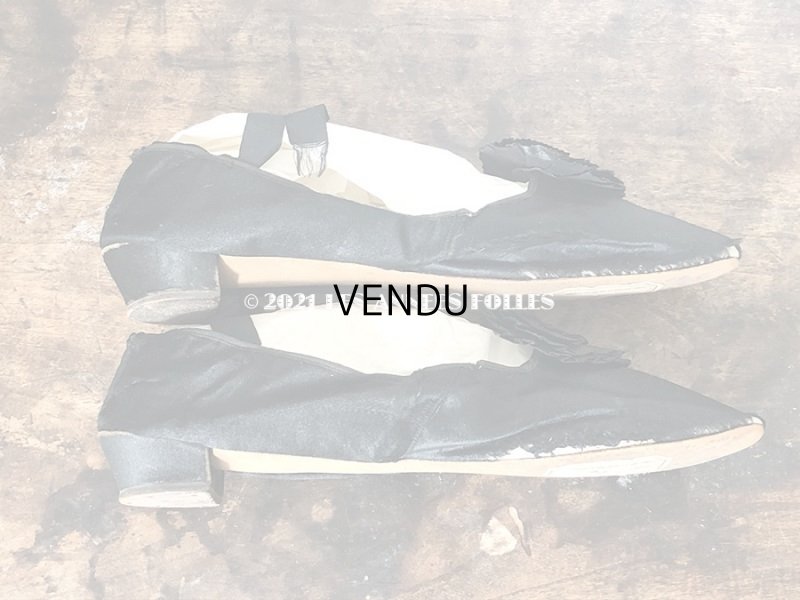 画像9: 19世紀末 アンティーク 黒のシルクサテンのシューズ ポンポン付き - GRANDS MAGASINS DU LOUVRE -