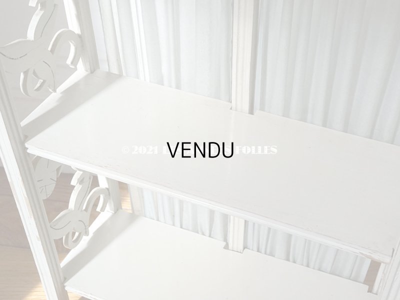 画像7: 1900年代 アンティーク 木製ラック 淡いブルーのカーテン付き