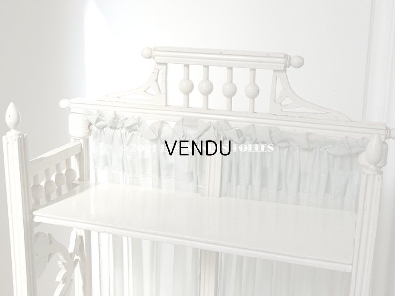 画像4: 1900年代 アンティーク 木製ラック 淡いブルーのカーテン付き