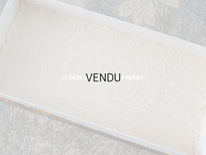 画像8: 1920年代 アンティーク ドラジェのお菓子箱 薔薇＆勿忘草のリース　G.FRAQUE LIMOGES 