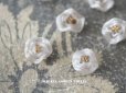 画像1: アンティーク 硝子製 花型のビーズ 白 6〜8ピースのセット 約9mm  (1)