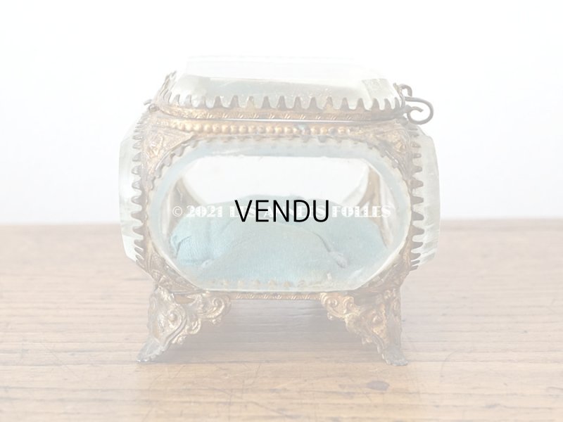 画像4: 19世紀末 アンティーク ジュエリーボックス スモーキーブルーのクッション シルク製 ロカイユ装飾の脚