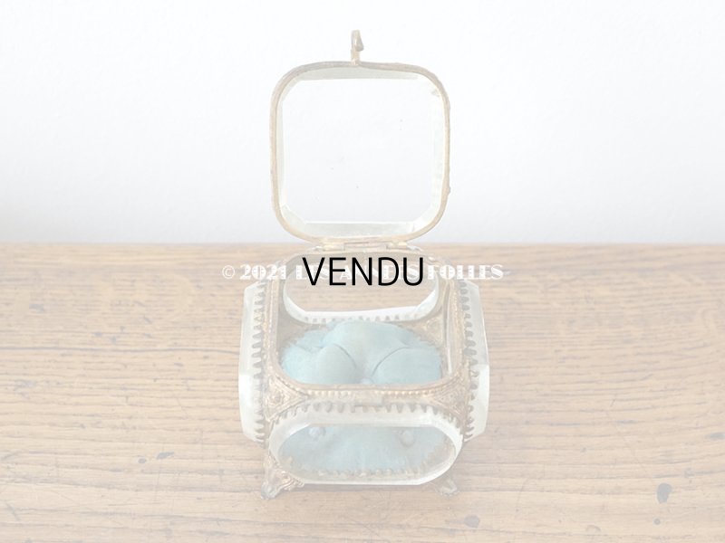 画像6: 19世紀末 アンティーク ジュエリーボックス スモーキーブルーのクッション シルク製 ロカイユ装飾の脚