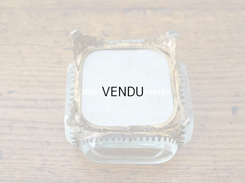 画像10: 19世紀末 アンティーク ジュエリーボックス スモーキーブルーのクッション シルク製 ロカイユ装飾の脚