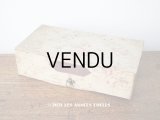 【11周年セール対象外】 1900年代 アンティーク 薄紫色のリボン & 薔薇のガーランド  カルトナージュボックス　グローブ入れ チェストの引き出し　GANTS