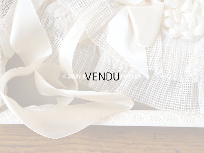 画像10: 【11周年セール対象外】 アンティーク 箱入り レースのボネ オフホワイトの薔薇の布花＆シルクリボン 