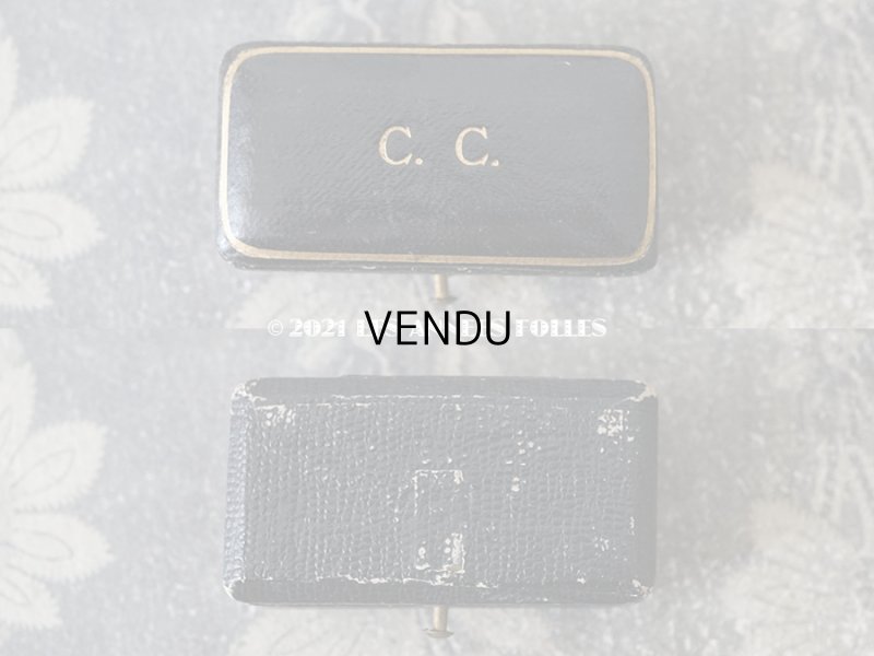 画像3: 【11周年セール対象外】　19世紀末 アンティーク 本革製 ジュエリーボックス ピンブローチ用 イニシャル入り ブラック