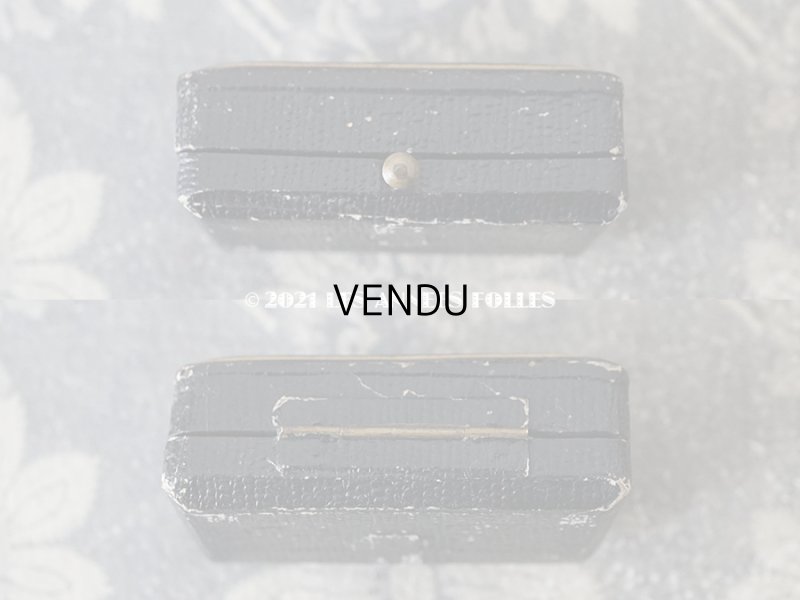 画像4: 【11周年セール対象外】　19世紀末 アンティーク 本革製 ジュエリーボックス ピンブローチ用 イニシャル入り ブラック