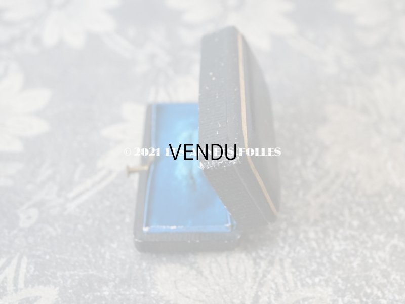 画像7: 【11周年セール対象外】　19世紀末 アンティーク 本革製 ジュエリーボックス ピンブローチ用 イニシャル入り ブラック